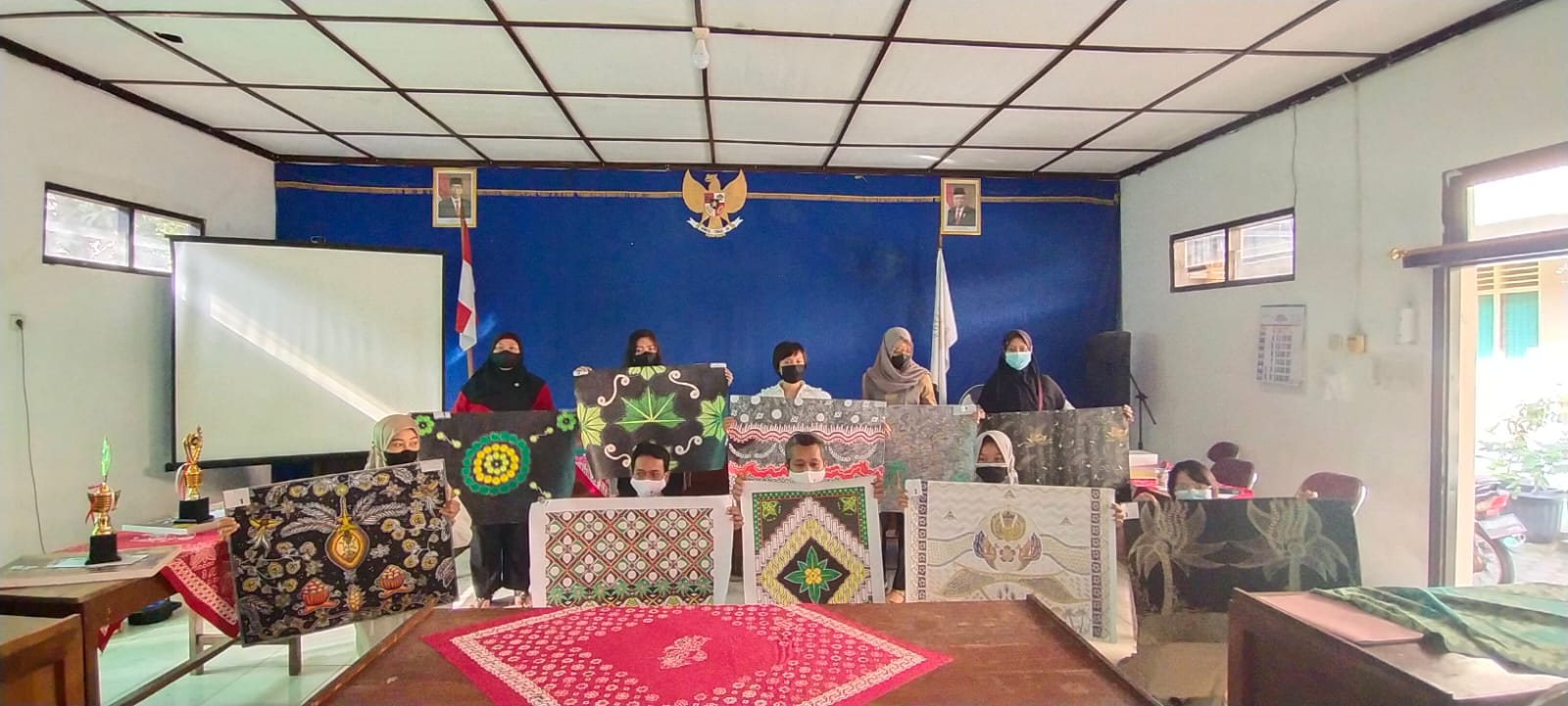 2 Warga Gunung Kukusan Menangkan Lomba Design Batik Hargorejo 